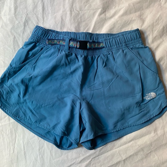 The North Face Hiking Shorts with Adjustable Belt - Picture 3 of 9